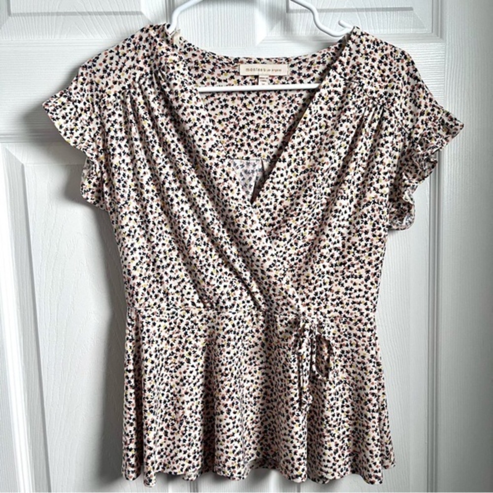 3/25$💥 Monteau top blouse summer Women Medium summer short sleeve ruffle v neck